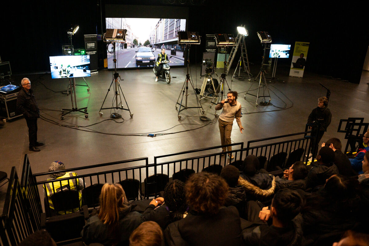 School children learn about virtual production including how lighting is cleverly used to integrate the real and the virtual @J.Lee