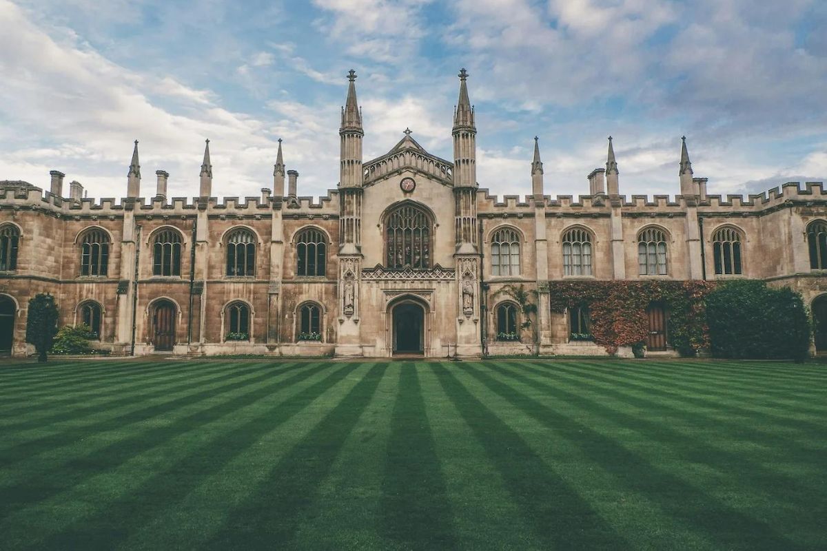 Saïd Business School, University of Oxford joins forces with Coursera to bring world-class business education to 155 million learners