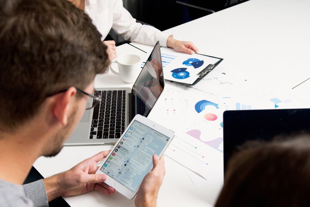 sector reaction, finance and stats meeting, pexels stock