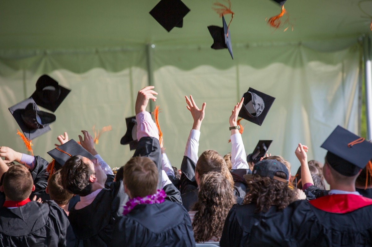 New study reveals how far UK students travel for university | FE News