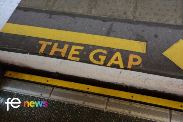 mind the gap - fenews pexels